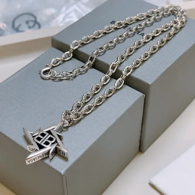 Collar Balenciaga BB Star Pendant Cadena Plata 4