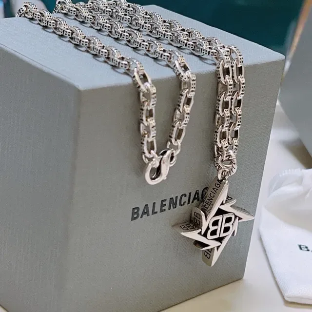 Collar Balenciaga BB Star Pendant Cadena Plata 6