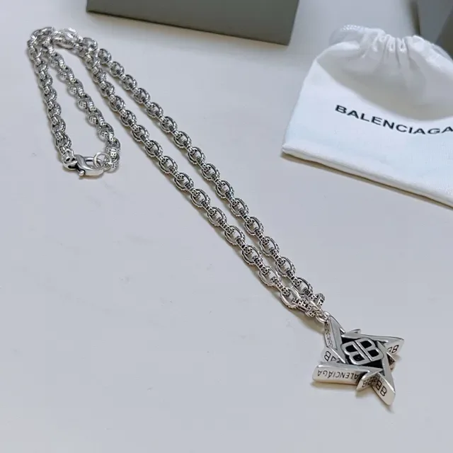 Collar Balenciaga BB Star Pendant Cadena Plata 7
