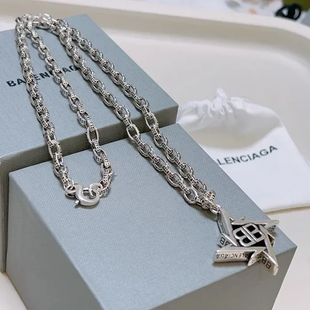 Collar Balenciaga BB Star Pendant Cadena Plata 9