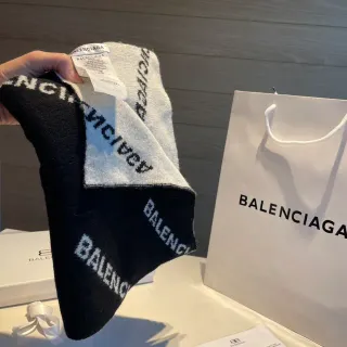Balenciaga أسود رمادي Logo-Intarsia محبوك ثنائي اللون قابل للانعكاس وشاح