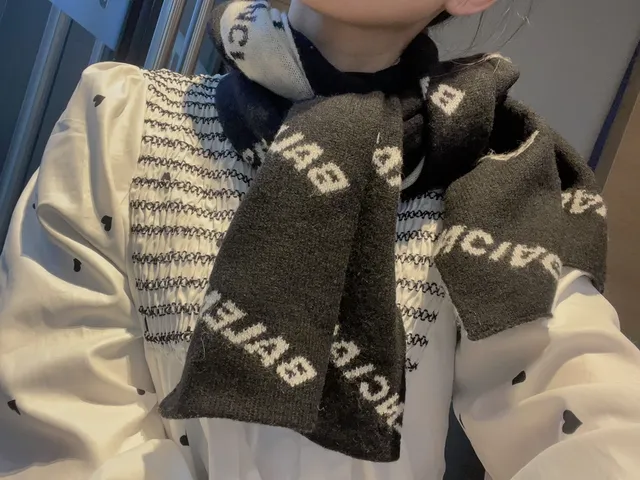 Balenciaga Black Gray Logo-Intarsia Knit Two-Tone Reversible Scarve 2