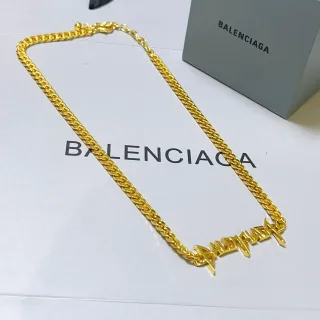 Collar Balenciaga de cadena curb chunky con logo al estilo graffiti en oro