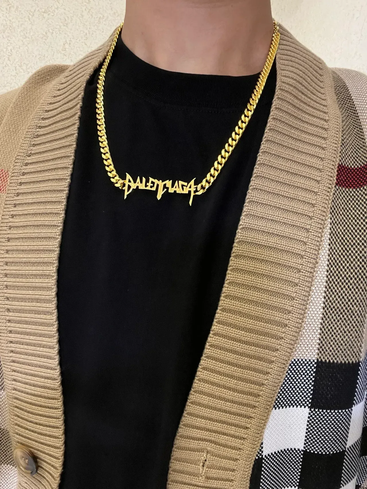 قلادة Balenciaga ذهبية سلسلة كيرب تشونكي بلوقو جرافيتي ستايل 5