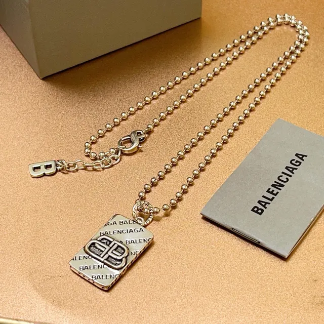 Balenciaga Collier Pendentif Plaque ID Chaîne à Billes 3