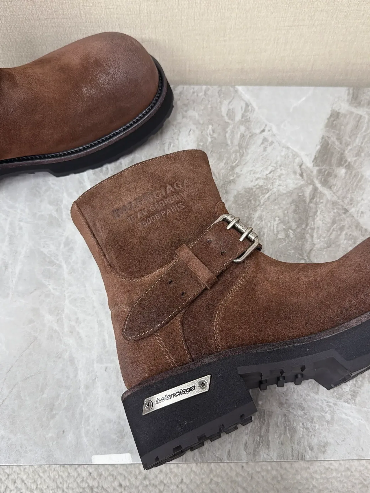 Balenciaga Le Cagole 棕色麂皮扣带踝靴 3