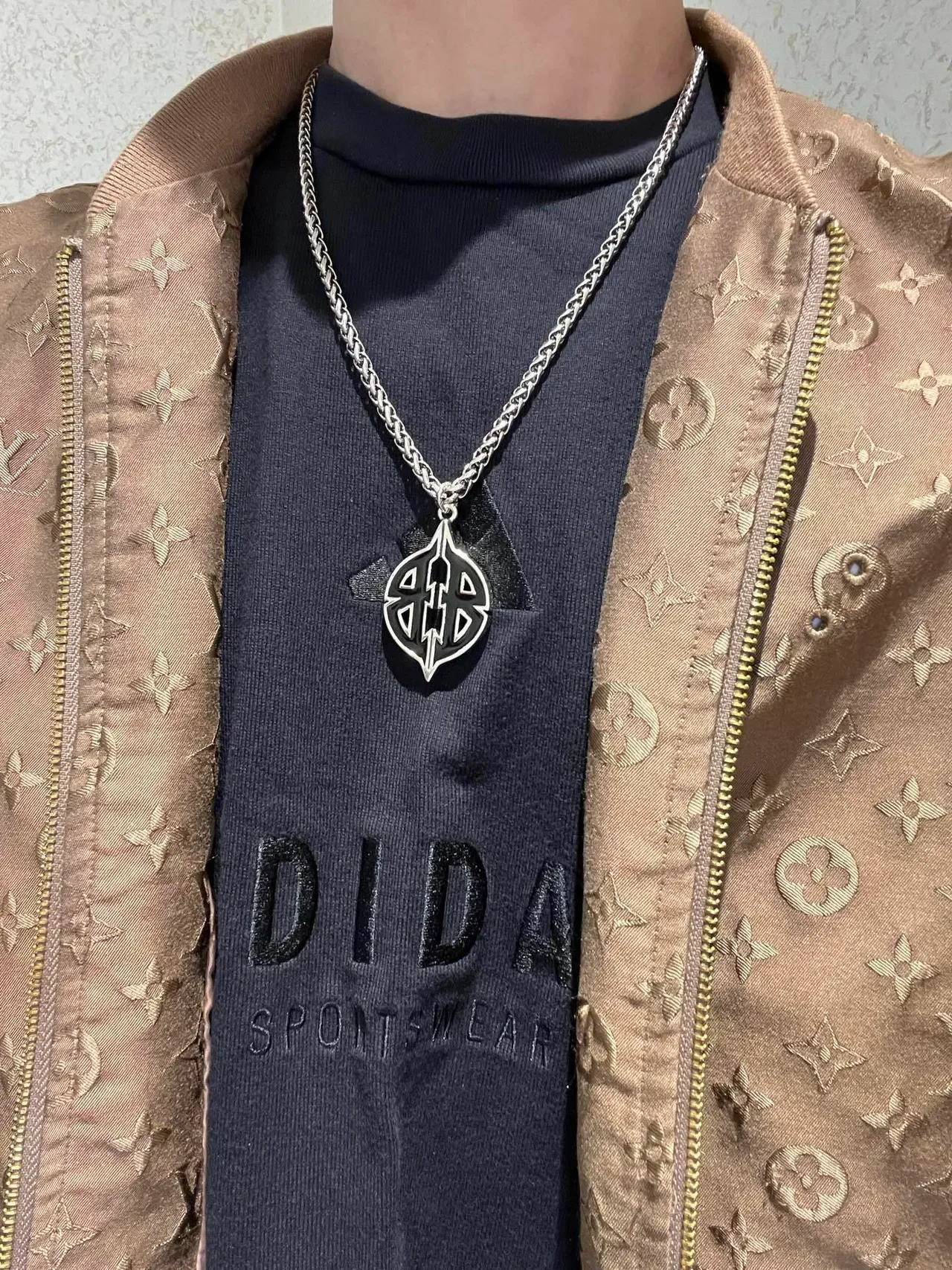 Balenciaga Logo Leaf 和 Double-B 坠饰项链 2