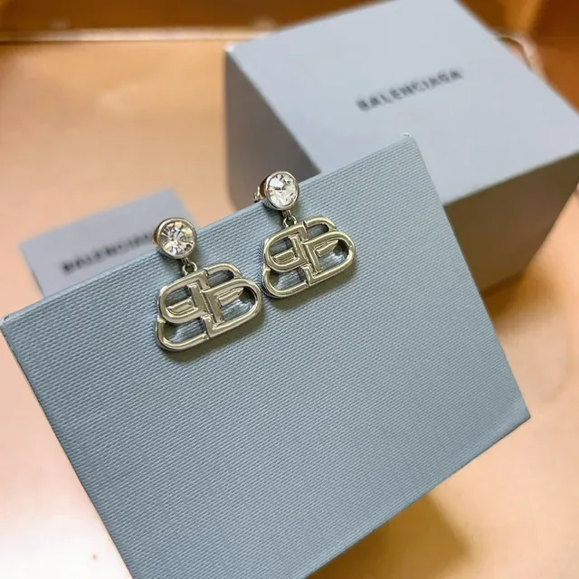 Aretes colgantes con motivo de logo Balenciaga incrustados con cristales 5