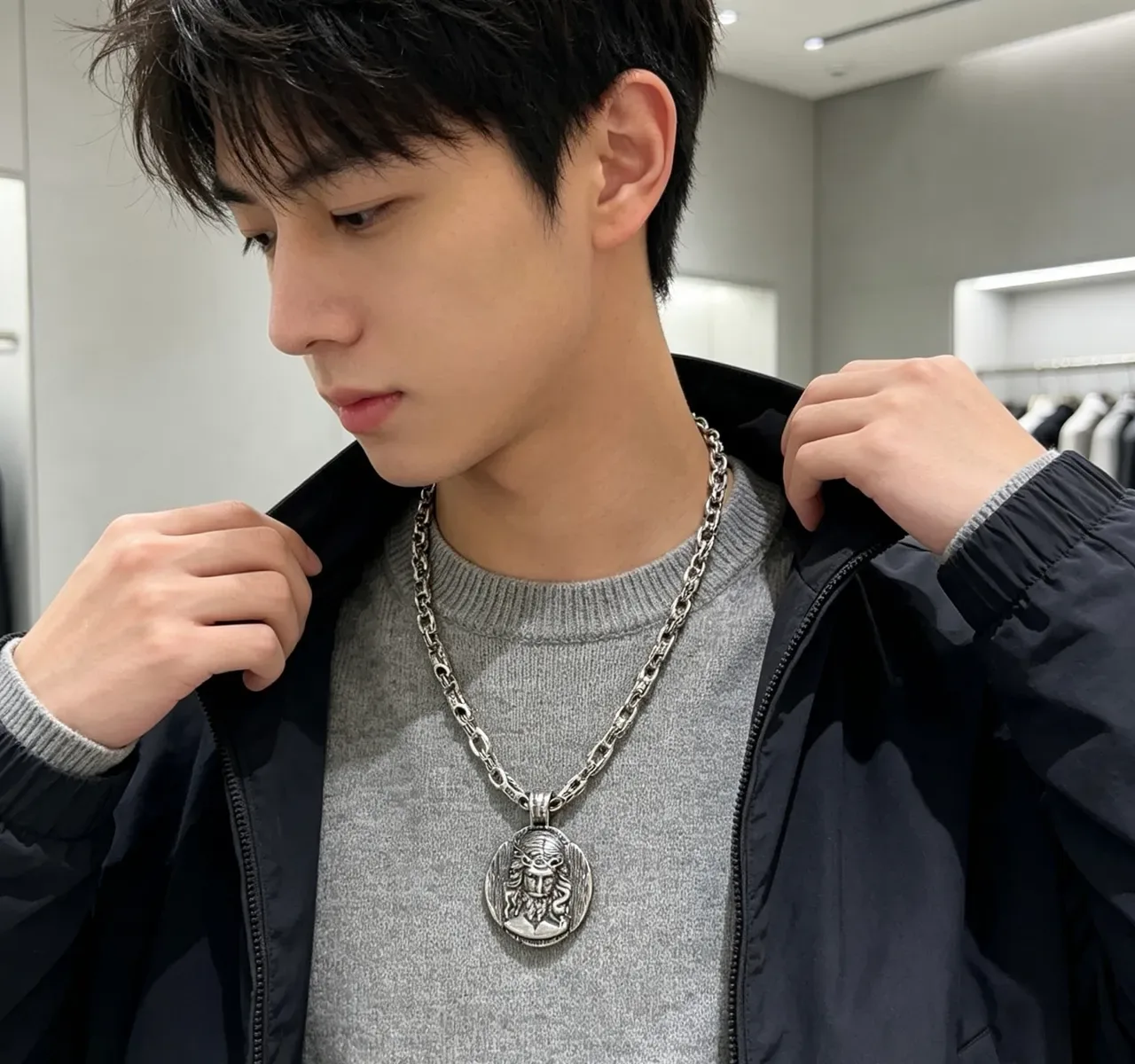 Balenciaga Colgante Medallón Plata Negro Cadena de eslabones pesados Collar Esculturado 8
