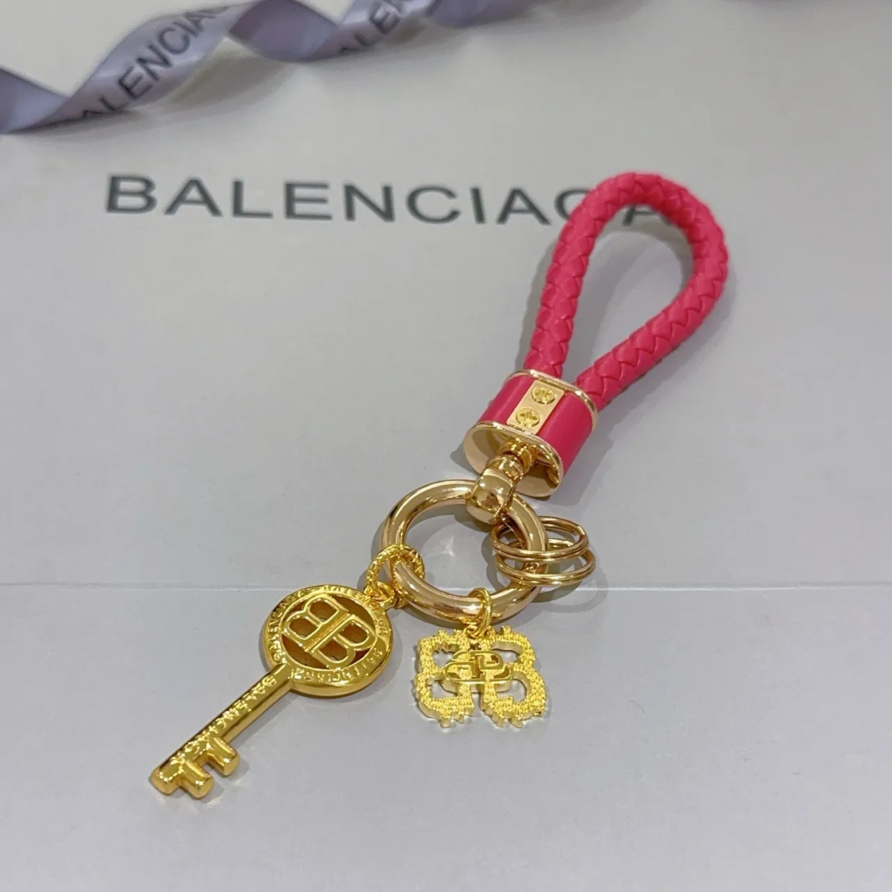 Balenciaga Porte-clés en Cuir Tressé Rose Doré Boucle BB Bijoux 6