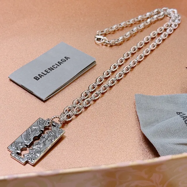 বালেনসিয়াগা রেজর ব্লেড চাঁদি পেন্ডেন্ট খোদাই করা ঈগল নকশা নেকলেস 9