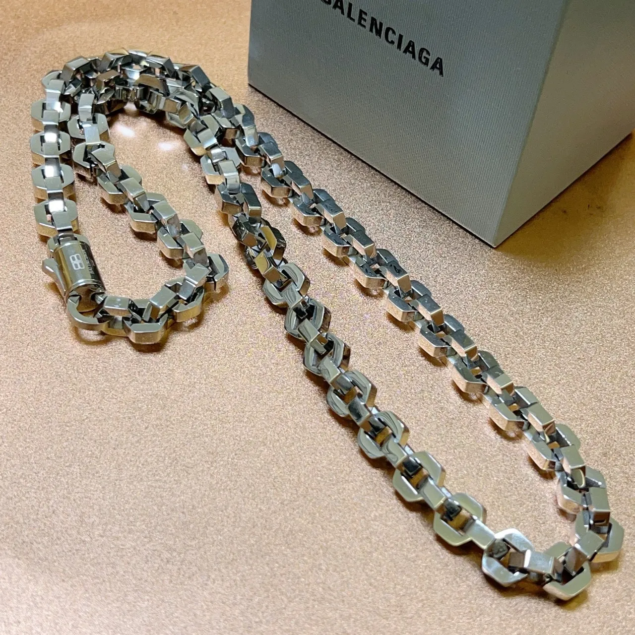 Balenciaga Silver Geometric Faceted Links Polished Metal Necklace 7