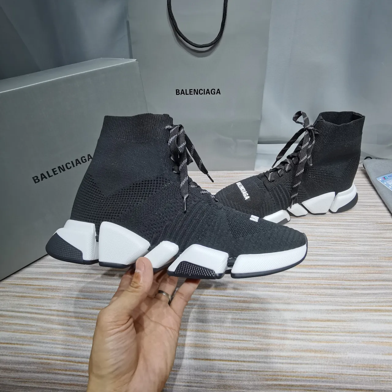 Balenciaga Speed Trainer baskets chunky noires et blanches 3