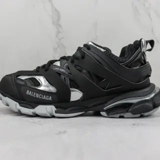 Balenciaga Track Trainer काले और चांदी के चंकी स्नीकर