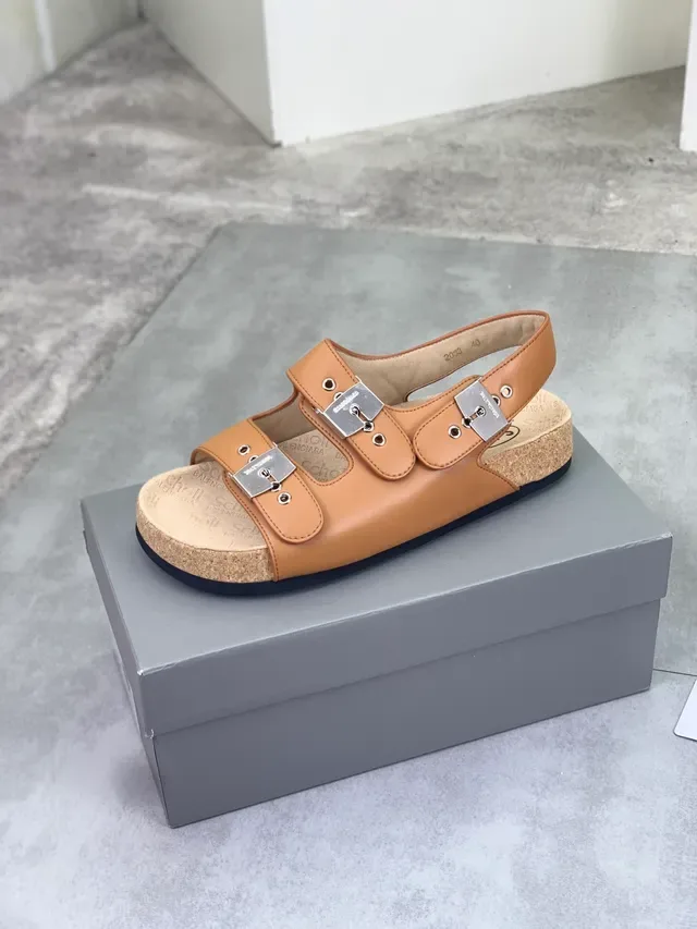 Balenciaga Triple Buckle Tan চামড়ার ক্যাজুয়াল স্যান্ডেল 4