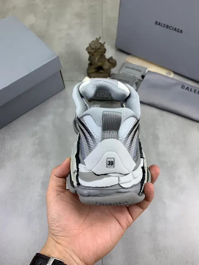 Balenciaga Triple S Tênis Cinza e Branco Chunky 3