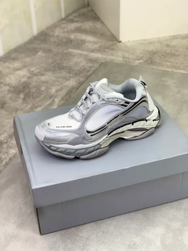 Balenciaga Triple S Tênis Cinza e Branco Chunky 4
