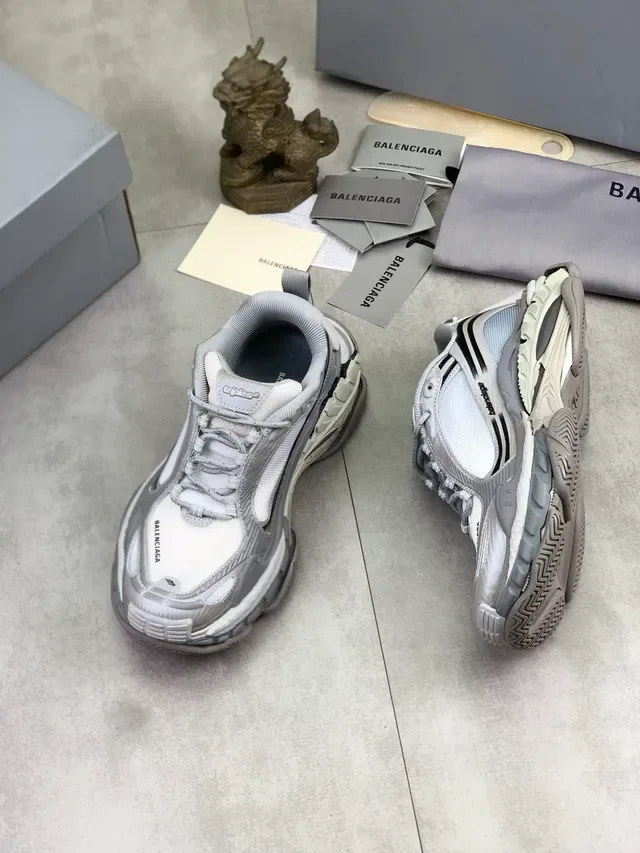 Balenciaga Triple S Tênis Cinza e Branco Chunky 5