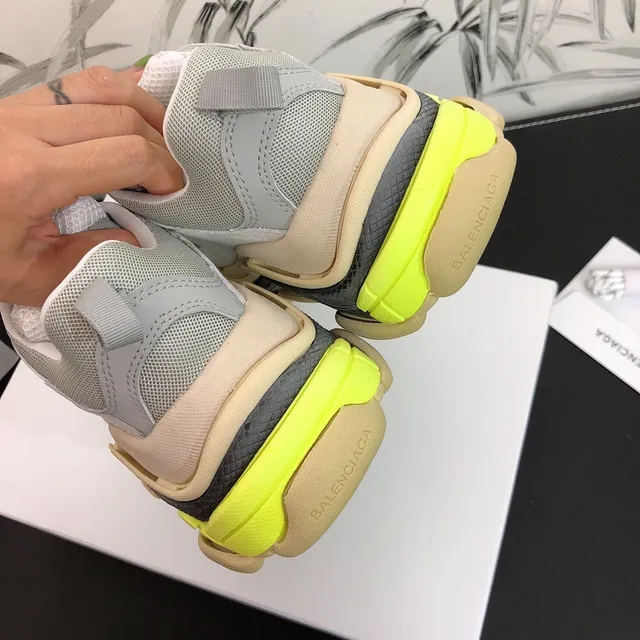 Balenciaga Triple S gris beige amarillo neón zapatillas chunky 4