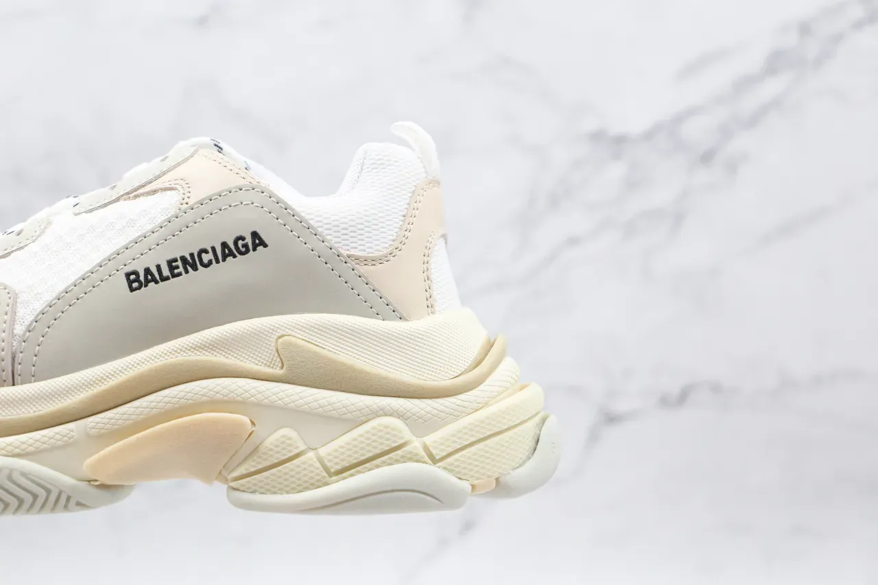 Balenciaga Triple S Off-White Beige চাঙ্কি স্নিকার 4