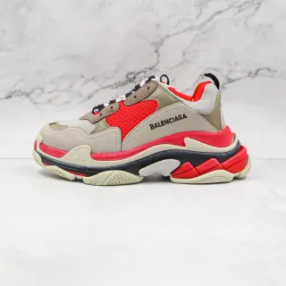 Balenciaga Triple S লাল এবং বেইজ চাংকি স্নিকার