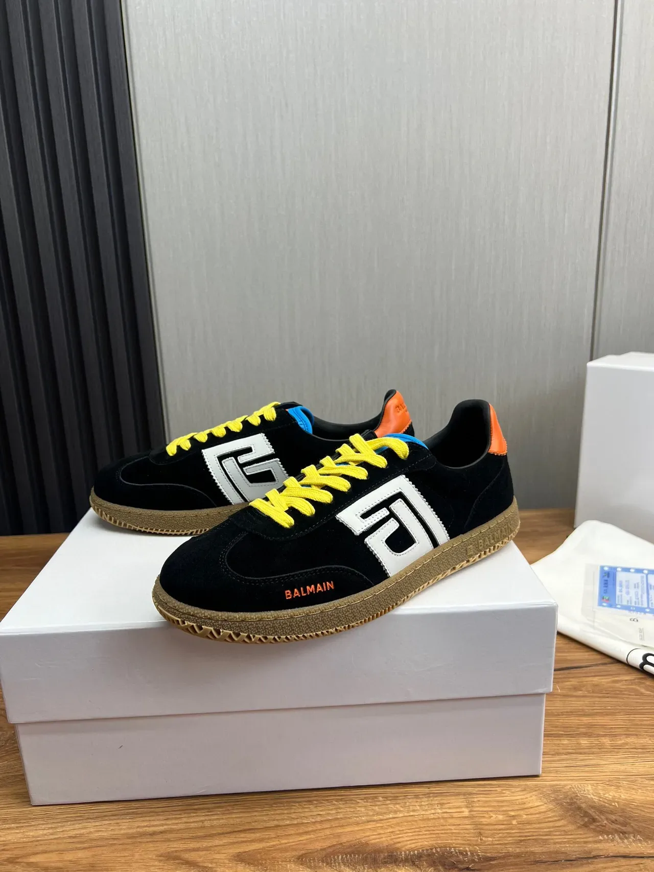 Balmain B-Court أسود أصفر برتقالي سويد أسلوب حياة سنيكرز 3