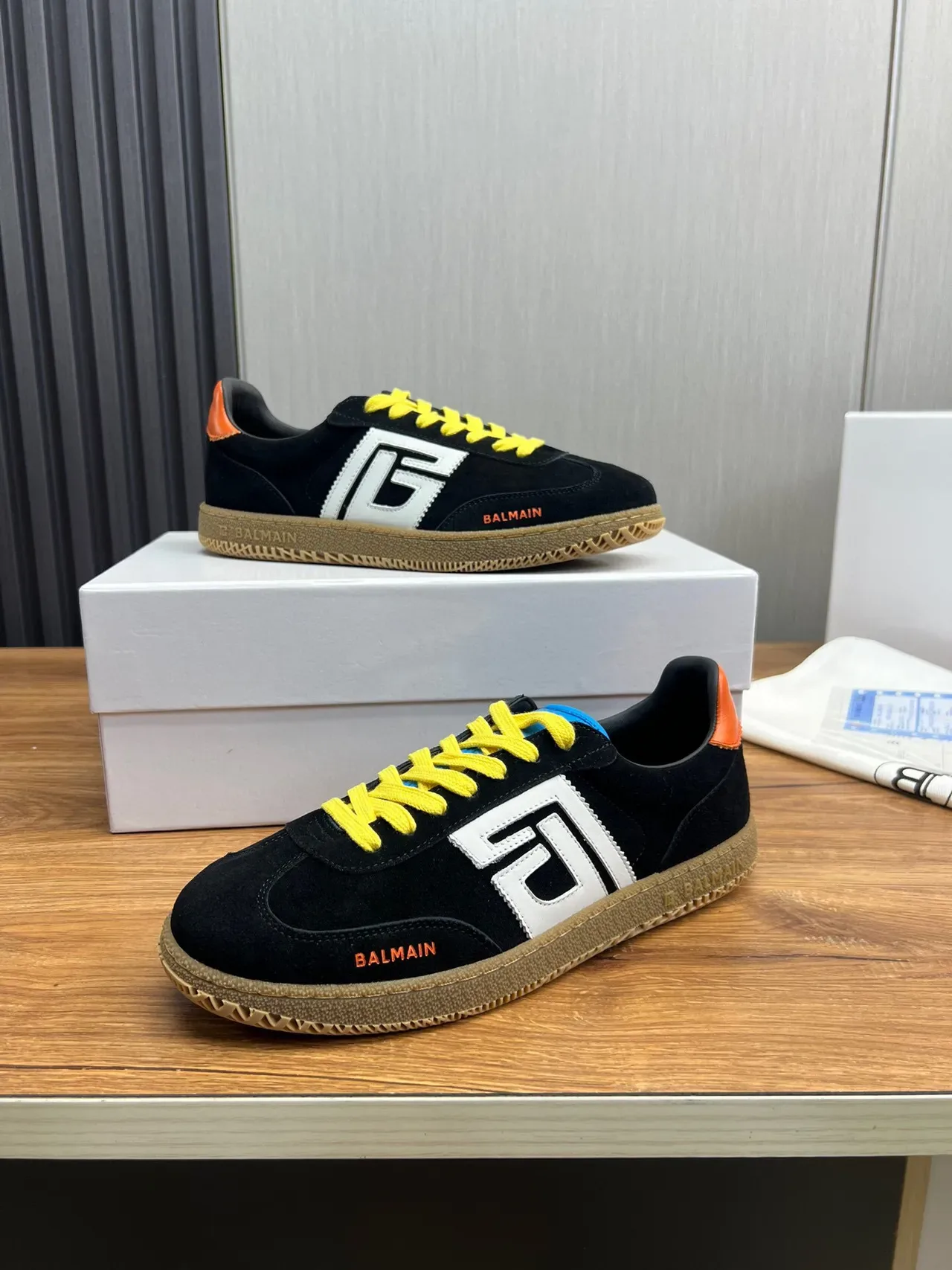 Balmain B-Court أسود أصفر برتقالي سويد أسلوب حياة سنيكرز 4