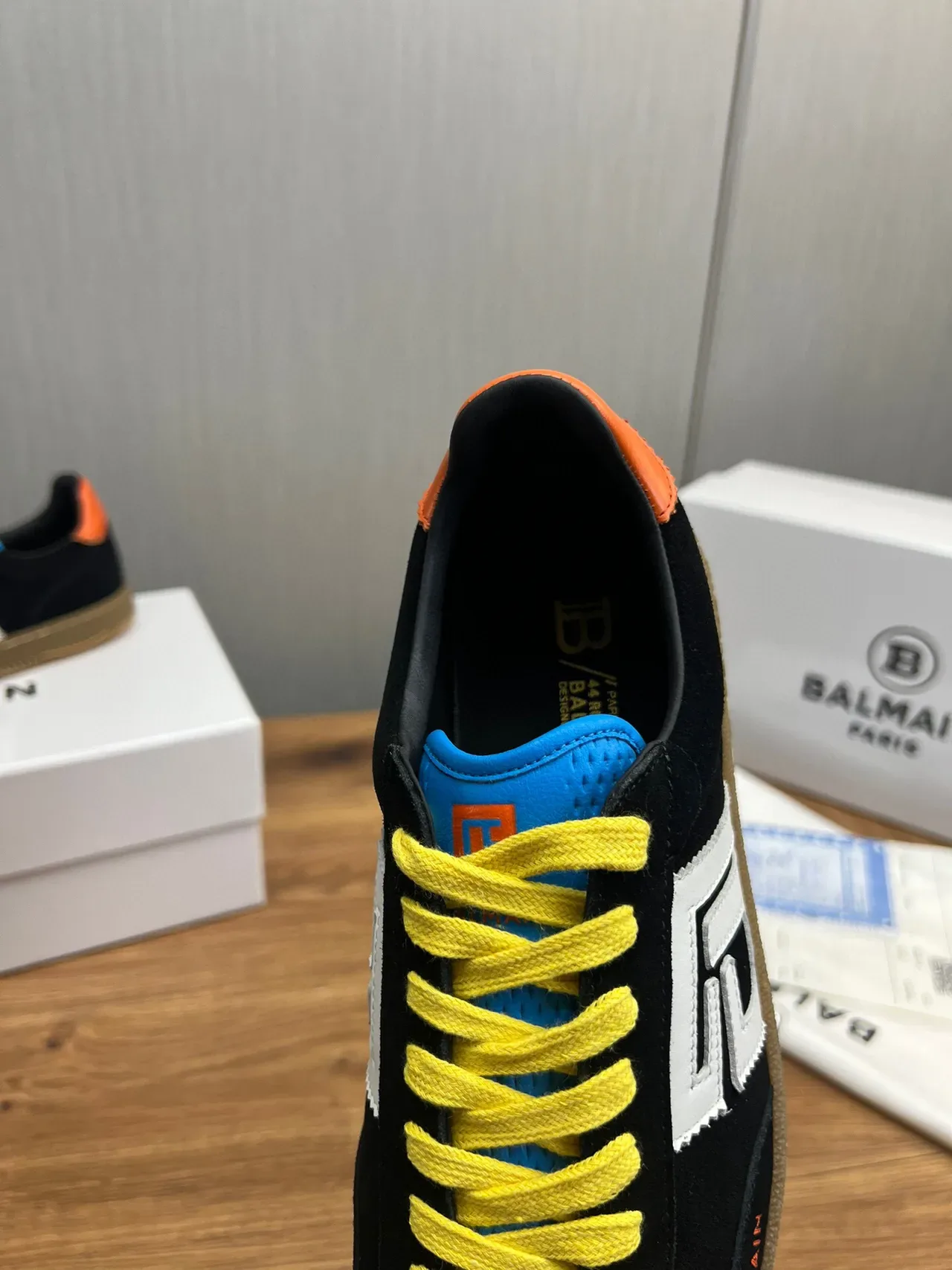 Balmain B-Court أسود أصفر برتقالي سويد أسلوب حياة سنيكرز 10
