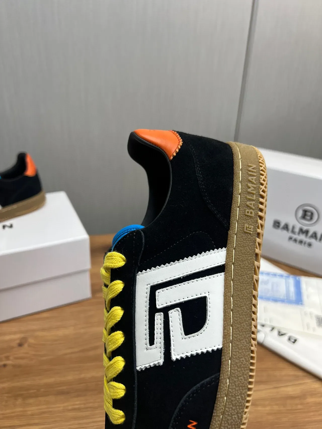 Balmain B-Court أسود أصفر برتقالي سويد أسلوب حياة سنيكرز 11