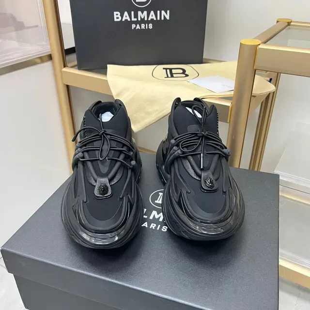 Balmain Sneakers Negros Monocromáticos Escultidos Suela Escalonada Gruesa 7