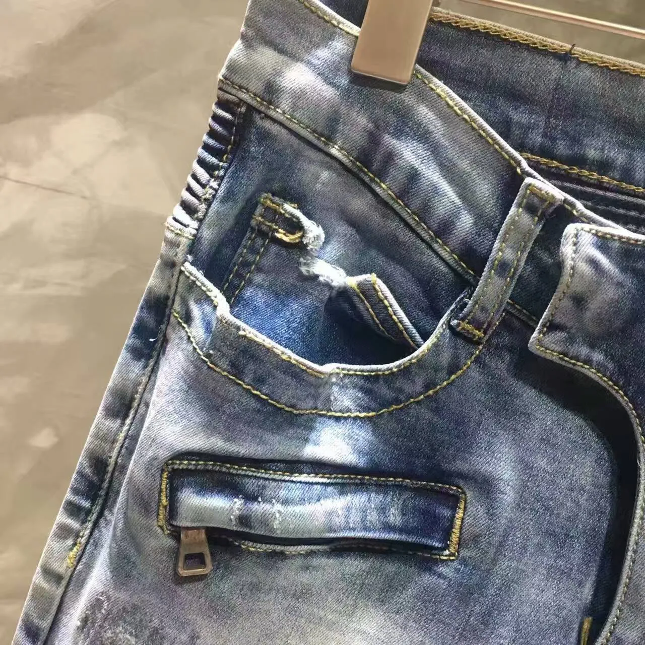 Balmain Jeans slim déchiré avec lavé moyen et ceinture côtelée 4