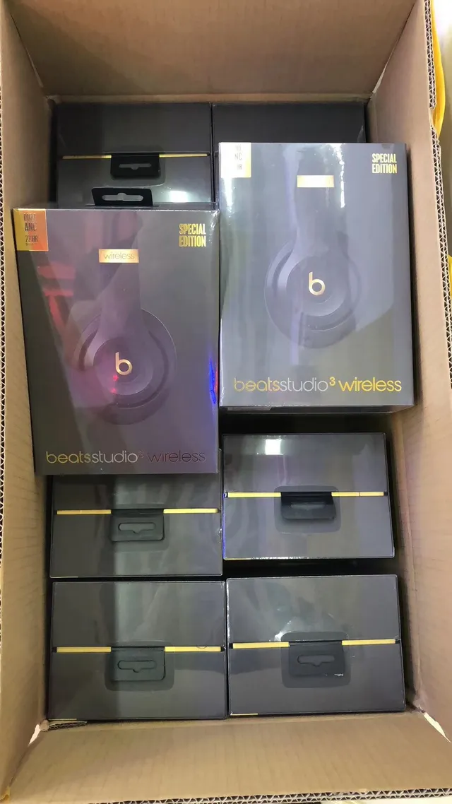 Beats Studio3 Wireless Over-Ear Headphones 3