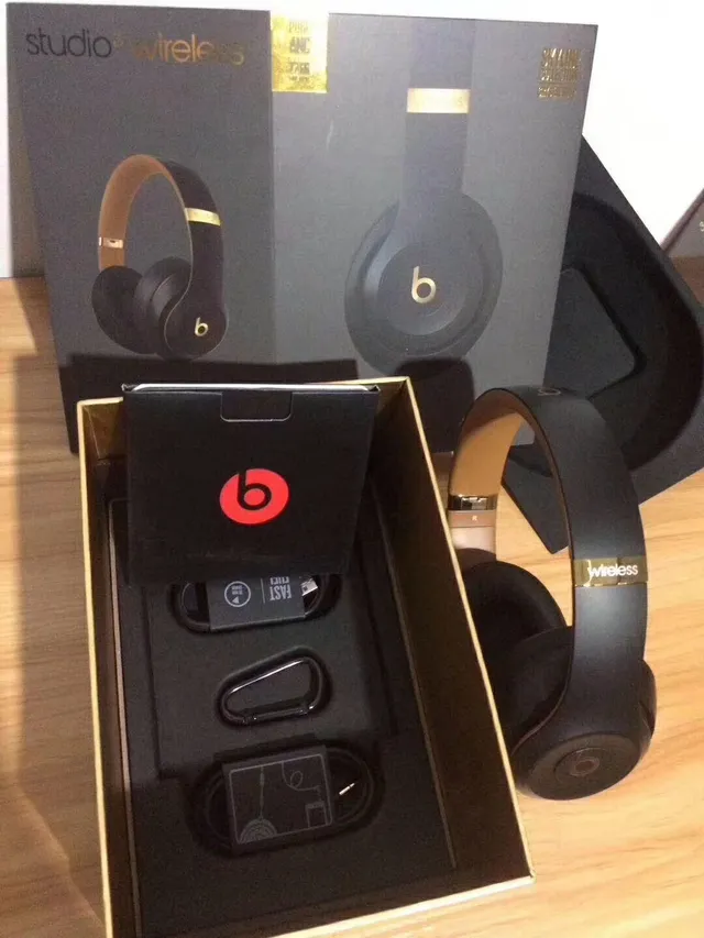 Beats Studio3 Wireless Over-Ear Headphones 4