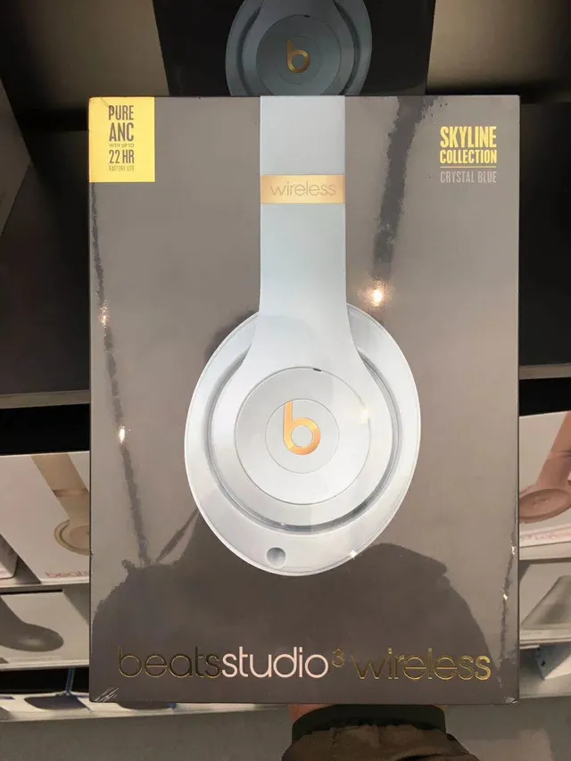 Beats Studio3 Wireless Over-Ear Headphones 21