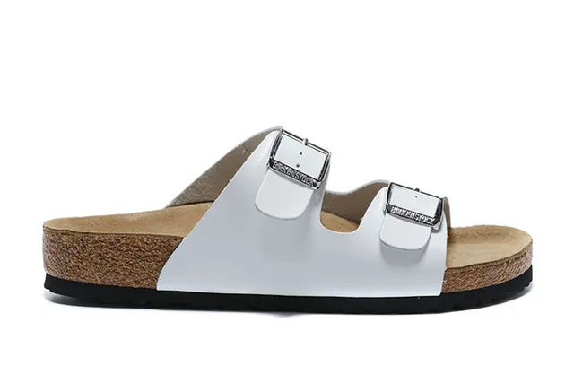 Birkenstock Arizona सफेद दो पट्टियों वाली आरामदायक सैंडल 2