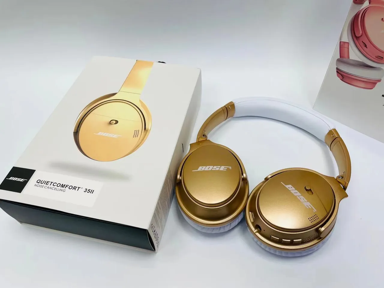 Bose QuietComfort गुलाबी सोना चौपार्श्वीय शोर नियंत्रण ओवर-यर हेडफोन्स 5