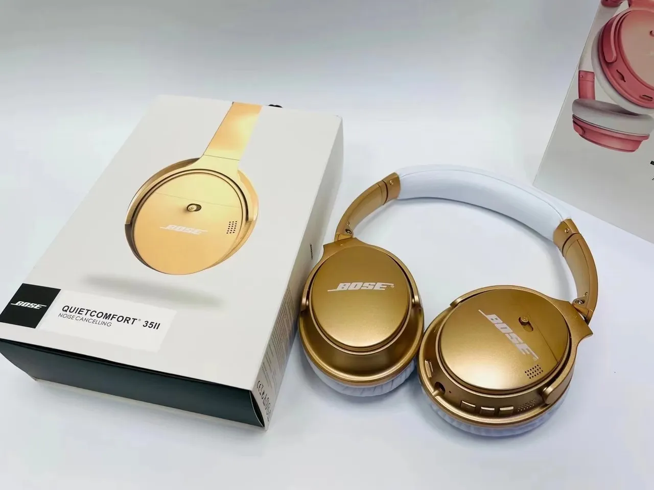 Bose QuietComfort गुलाबी सोना चौपार्श्वीय शोर नियंत्रण ओवर-यर हेडफोन्स 8