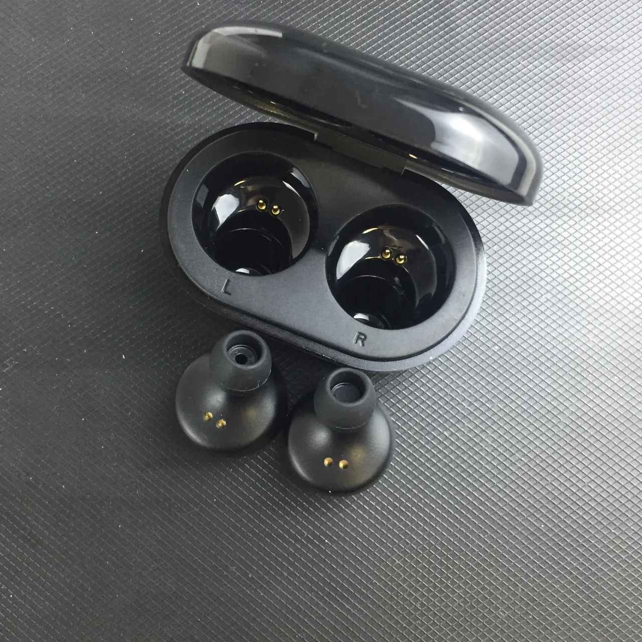 Bose SoundSport Free+ أسود أحمر إنهاء لامع حالة شحن بيضاوية مدمجة TWS سماعات 2