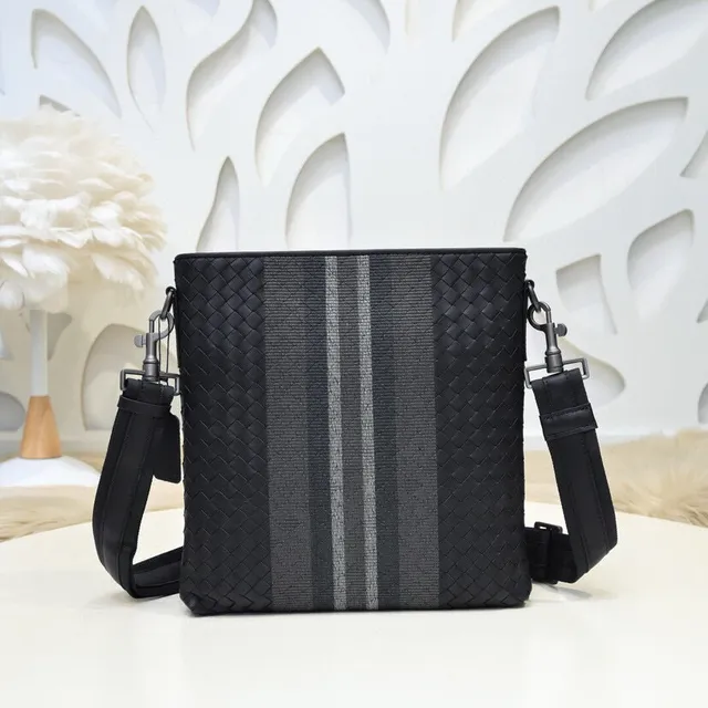 Bottega Veneta Cassette Bolsa cruzada negra gris a rayas de tejido 4