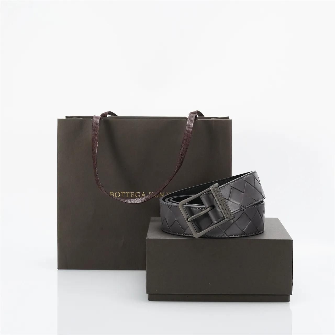 Bottega Veneta Cassette Intrecciato حزام جلد أسود 5