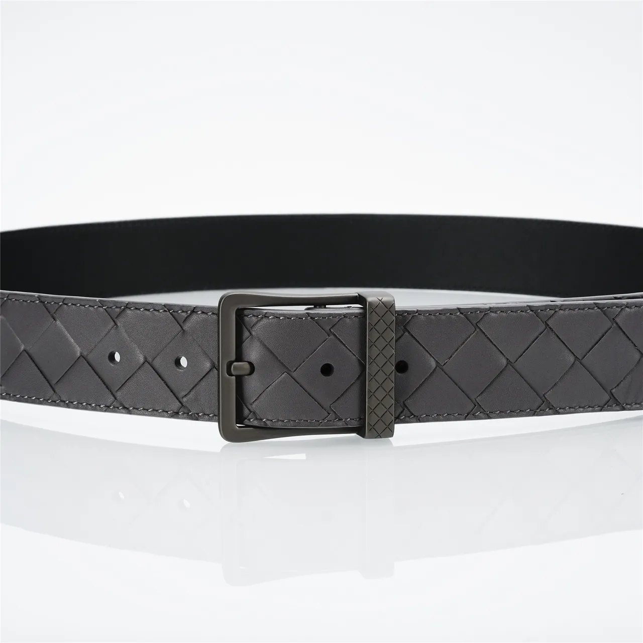 Bottega Veneta Cassette Intrecciato حزام جلد أسود 8