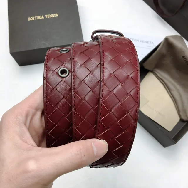 Bottega Veneta Cassette Intrecciato cinto de couro borgonha e gunmetal 2