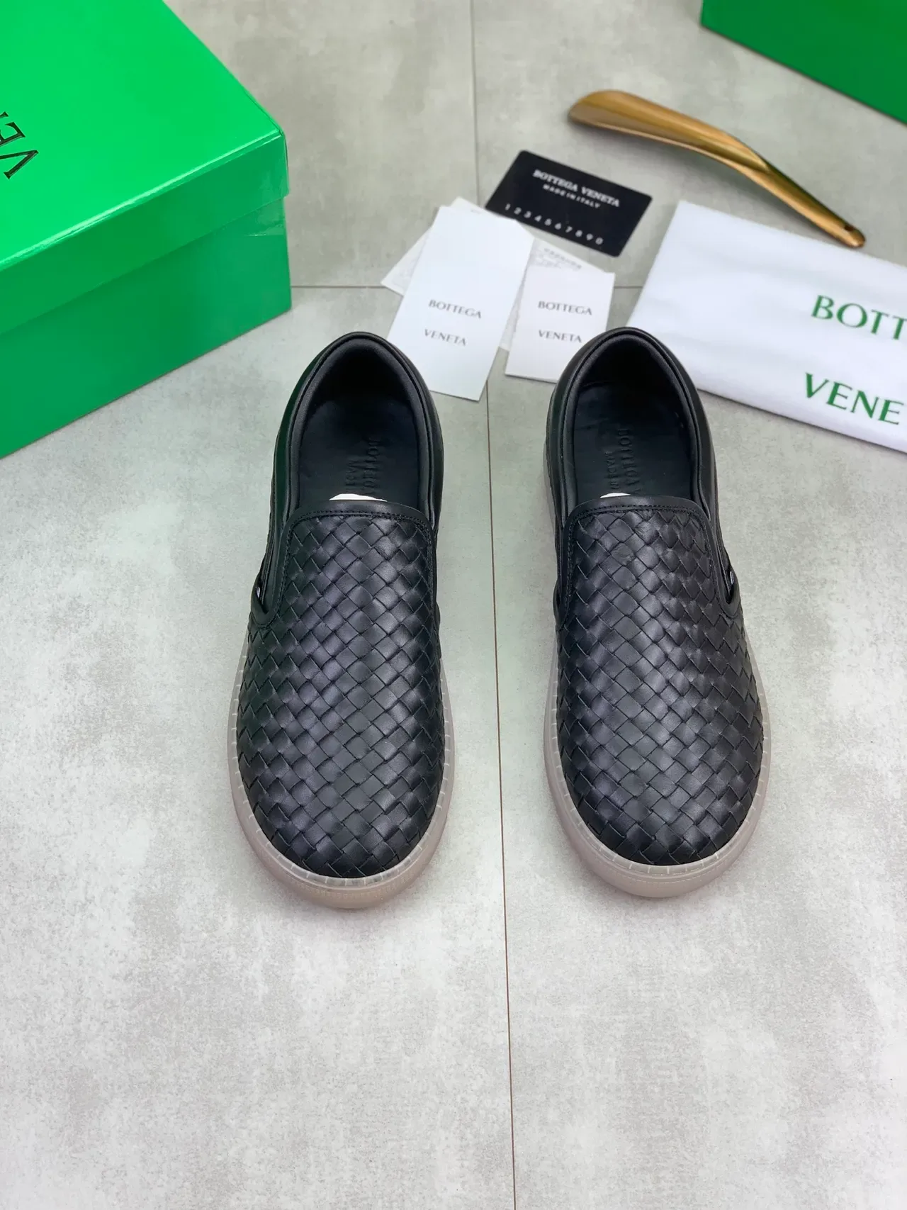 Bottega Veneta Cassette Loafer Noir Cuir Tressé Slip-On Loafers 4