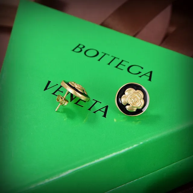 Bottega Veneta 金玫瑰黑色搪瓷耳钉 3