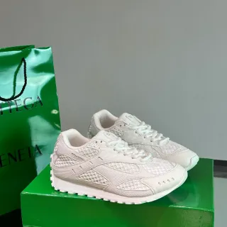 Bottega Veneta সাদা কুইল্টেড ডায়মন্ড-মেশ ওভারলে লেয়ার্ড সিন্থেটিক কনস্ট্রাকশন লাইফস্টাইল স্নিকার্স