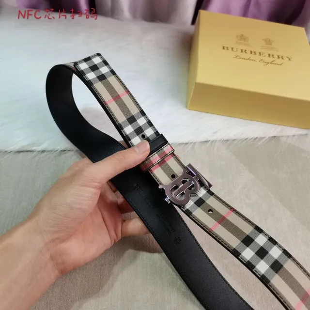 Burberry Ceinture en cuir beige noir motif à carreaux toile monogramme TB boucle 5