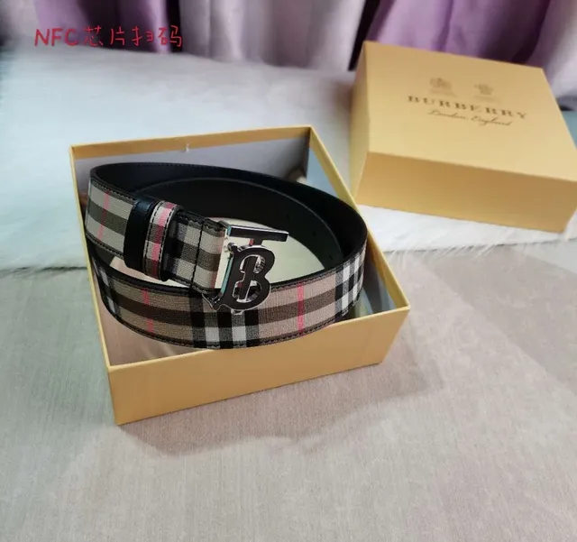 Burberry Ceinture en cuir beige noir motif à carreaux toile monogramme TB boucle 8