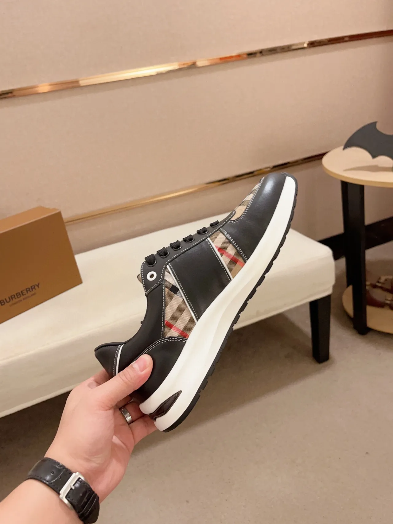 Burberry Negro Beige Cuero Y Panel De Casa Check Emblema Caballero Ecuestre Dorado Zapatillas Estilo De Vida 6