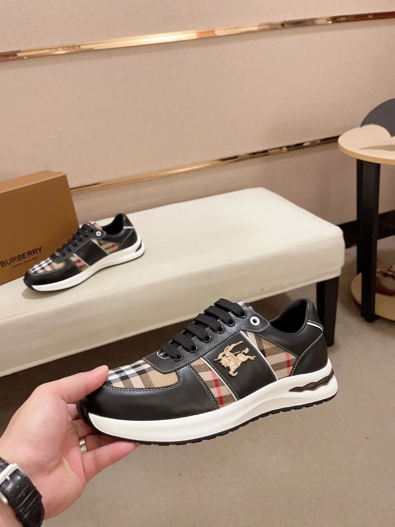 Burberry Negro Beige Cuero Y Panel De Casa Check Emblema Caballero Ecuestre Dorado Zapatillas Estilo De Vida 8