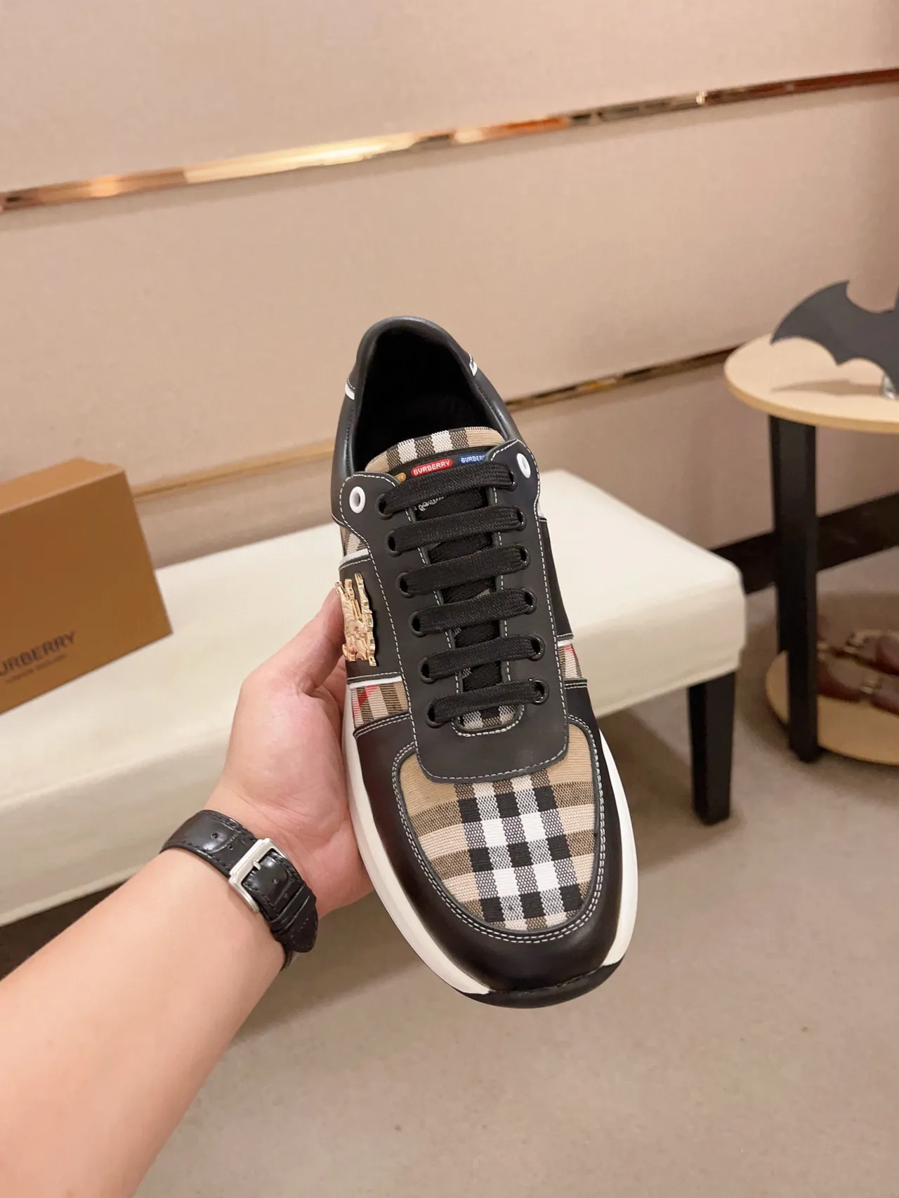 Burberry Negro Beige Cuero Y Panel De Casa Check Emblema Caballero Ecuestre Dorado Zapatillas Estilo De Vida 9
